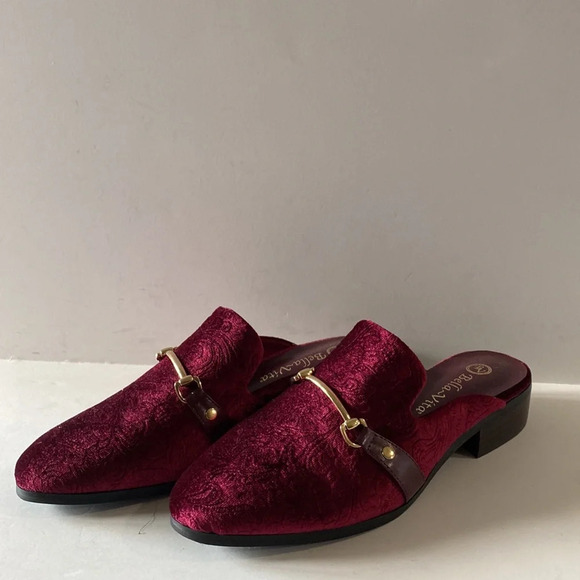 Bella Vita NWOB Burgundy Velvet Mules Size 8N - Picture 4 of 12
